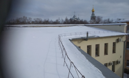 Очистка крыш от снега в Вологде — безопасность вашего дома